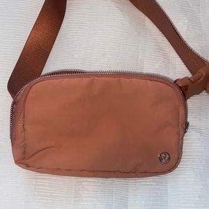 NWOT Everywhere belt Fanny pack color is a blush coral pink